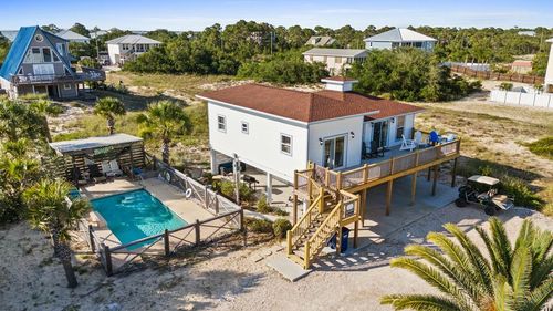 533 W Gulf Beach Dr, Saint George Island, FL, 32328-2606 | Card Image