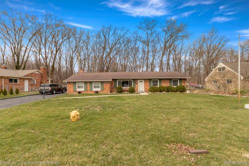 1456 Meadowbrook Way, Temperance, MI, 48182-9246 | Card Image