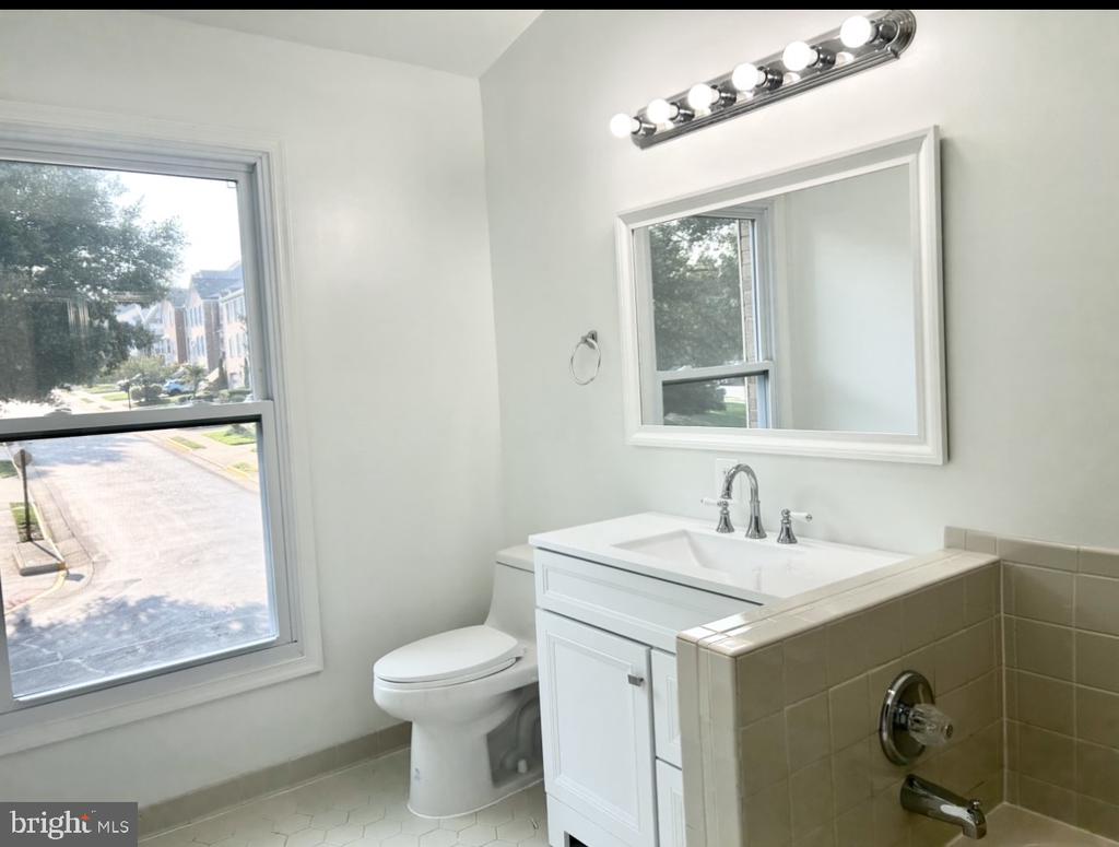 Residential Lease in ALEXANDRIA 4
