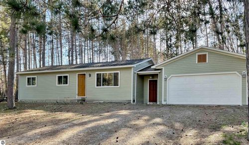 4619 Lake Pine Dr, Traverse City, MI, 49685-9617 | Card Image