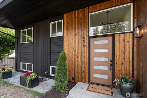 1605 S Highland Ave, Tacoma, WA, 98465-2211 | Card Image