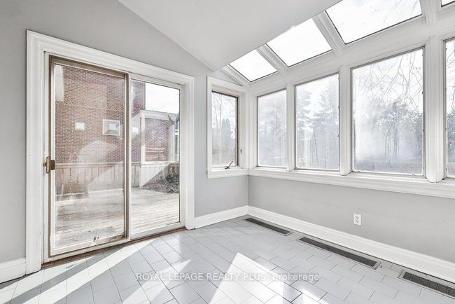 225 Glenrose Ave, House other with 4 bedrooms, 3 bathrooms and 4 parking in Toronto ON | Image 16