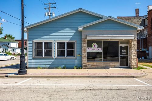 111 W Kirkham St, Litchfield, IL, 62056-1905 | Card Image