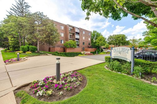 apt-409-2200 Bouterse St, Park Ridge, IL, 60068-2366 | Card Image