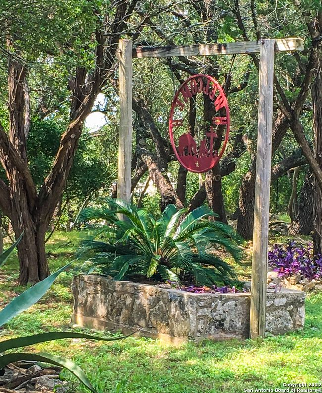 208 Scenic Mountain Dr, House other with 2 bedrooms, 3 bathrooms and null parking in Lakehills TX | Image 41