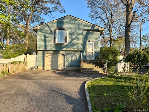 72 E Lake Ter, Lake Ronkonkoma, NY, 11779-2727 | Card Image