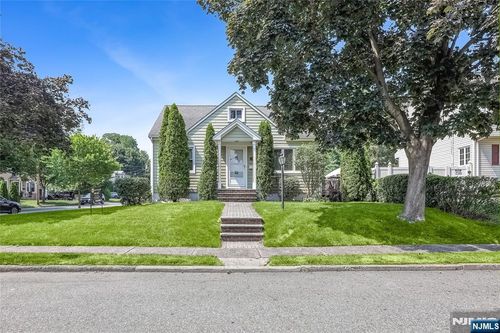 34-03 Norwood Dr, Fair Lawn, NJ, 07410-4111 | Card Image