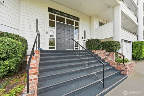 103-2565 Dexter Ave N, Seattle, WA, 98109-1913 | Card Image