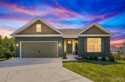 1576 Westlake Cir, Pacific, MO, 63069-3676 | Card Image