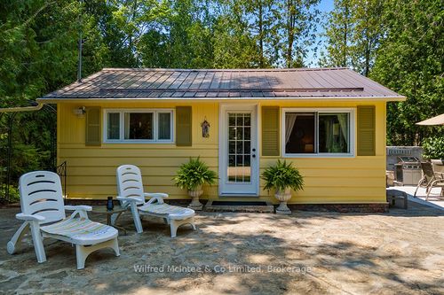 32 3rd Ave S, Sauble Beach, ON, N0H2G0 | Card Image