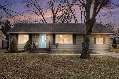 3221 S Crysler Ave, Independence, MO, 64055-2359 | Card Image
