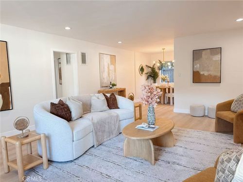 4-127 N Eucalyptus Ave, Inglewood, CA, 90301-8724 | Card Image