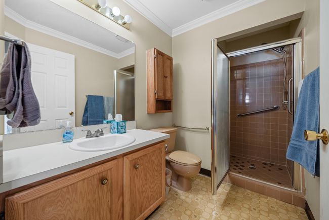 38906 Country Cir, Condo with 2 bedrooms, 3 bathrooms and null parking in Farmington Hills MI | Image 17