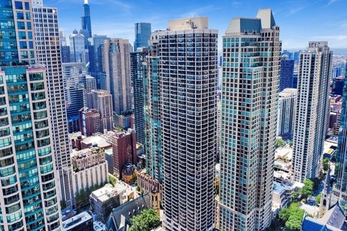 apt-4110-30 Huron St, Chicago, IL, 60611-2722 | Card Image