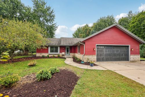 950 S Whitaker Ct, Summit, WI, 53066-9271 | Card Image