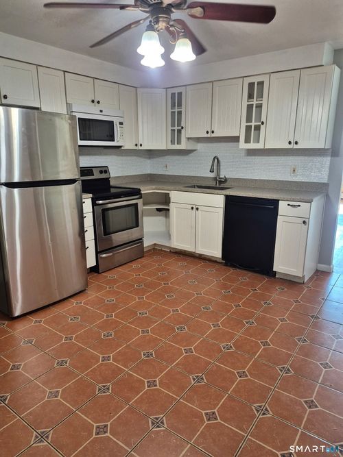 61 Terrace Gdns, Wallingford, CT, 06492-5146 | Card Image