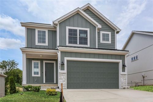 16255 Giorgia St, Parkville, MO, 64152-8773 | Card Image