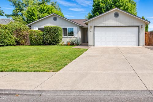 935 Pittview Ave, Central Point, OR, 97502-2790 | Card Image