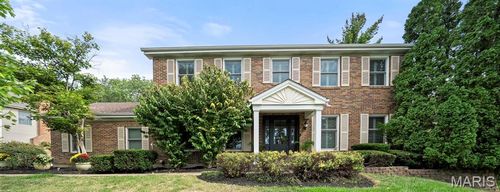 2300 E Royal Ct, Des Peres, MO, 63131-1941 | Card Image