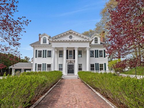 431 Michigan Ave, Charlevoix, MI, 49720-1820 | Card Image