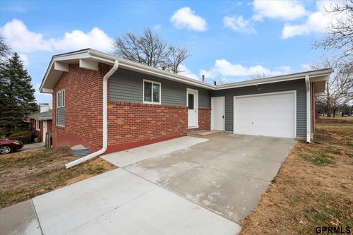 800 Northborough Lane, Lincoln, NE, 68505 | Card Image