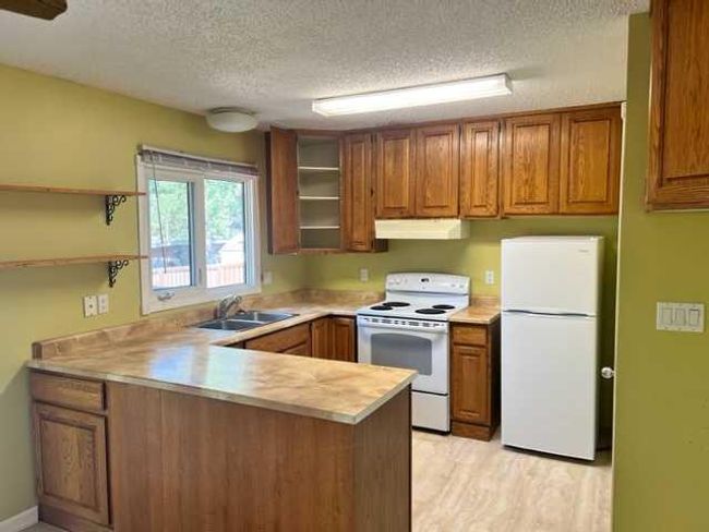 10626 Shand Ave, Home with 3 bedrooms, 2 bathrooms and null parking in Grande Cache AB | Image 6