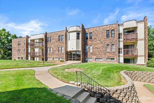 22-2220 Country Club Dr, Woodridge, IL, 60517-3001 | Card Image