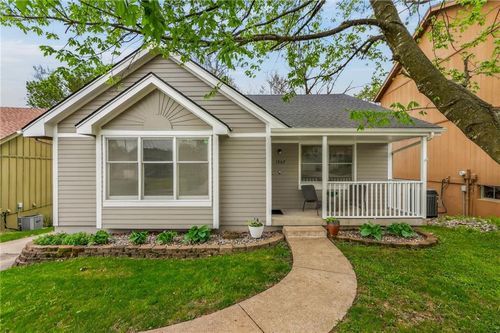 1907 Nw 62nd Ter, Kansas City, MO, 64151-4806 | Card Image