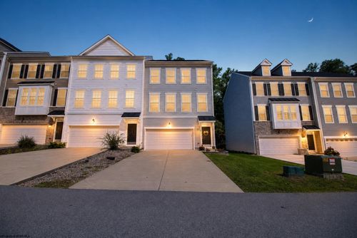 331 Bay St, Morgantown, WV, 26508-1812 | Card Image