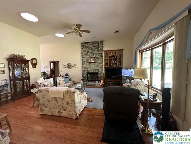 1437 Nectarine Rd, House other with 6 bedrooms, 4 bathrooms and null parking in DANIELSVILLE PA | Image 5