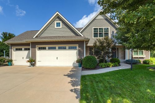 6654 Forest Glen Ct, Bettendorf, IA, 52722-2368 | Card Image