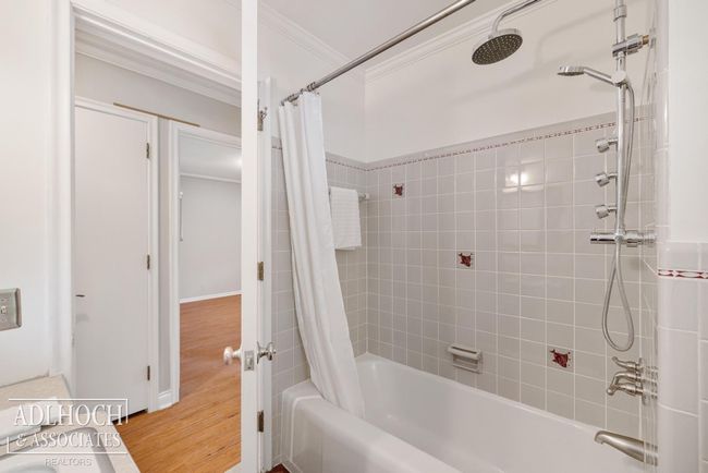 Entry level full bath | Image 21