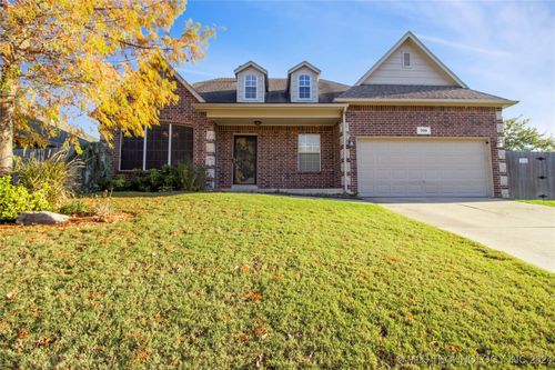 709 N Sweet Gum Avenue, Broken Arrow, OK, 74012 | Card Image