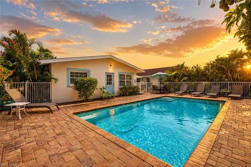 563 105th Ave N, Naples, FL, 34108-1891 | Card Image