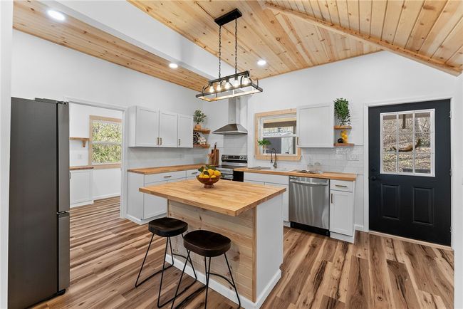 509 North Ave, House other with 3 bedrooms, 3 bathrooms and 4 parking in Midway PA | Image 11
