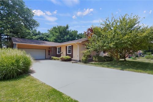 910 Marilyn Dr, Wooster, OH, 44691-1416 | Card Image