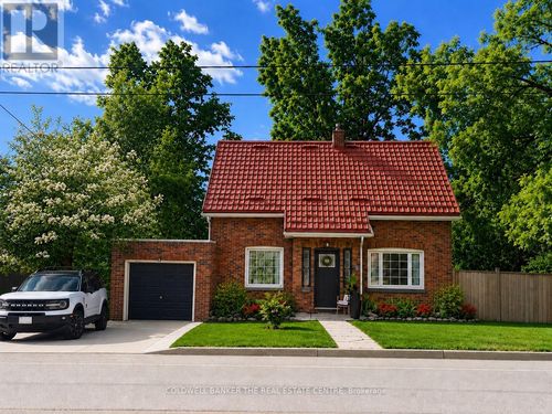 35 Grove St E, Barrie, ON, L4M2N8 | Card Image