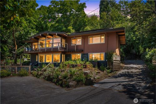 4000 Sw Myrtle St, Seattle, WA, 98136-1934 | Card Image