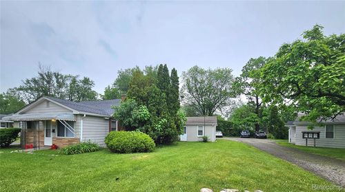 22100 Hawthorne St, Farmington, MI, 48336-4374 | Card Image