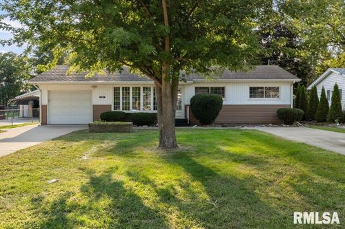 3305 39th St, Moline, IL, 61265-7809 | Card Image