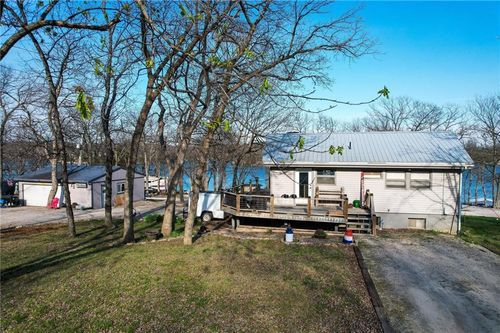 561 & 557 Lakeside Drive, Lacygne, KS, 66040 | Card Image