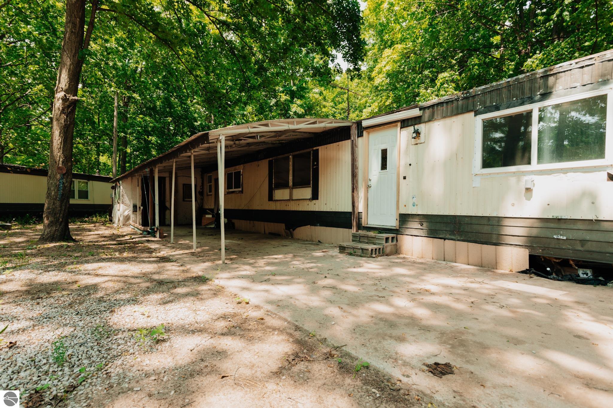 Luanne Ln, Traverse City, MI 49685