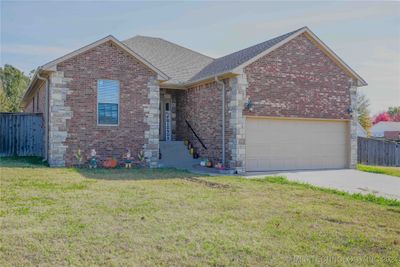 914 Waterstone Drive, House other with 3 bedrooms, 2 bathrooms and null parking in Cleveland OK | Image 3