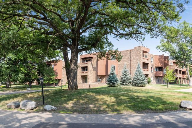 APT-306 - 2240 Midland Grove Rd, Condo with 2 bedrooms, 2 bathrooms and null parking in Roseville MN | Image 9