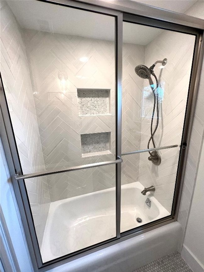 Hall bathroom with a stylish tub and shower combo. | Image 15