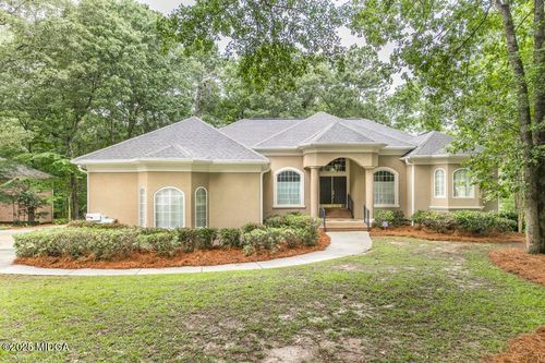 100 Honeysuckle Dr, Warner Robins, GA, 31088-7942 | Card Image