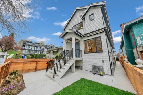 2715 Cheyenne Ave, Vancouver, BC, V5R4R5 | Card Image