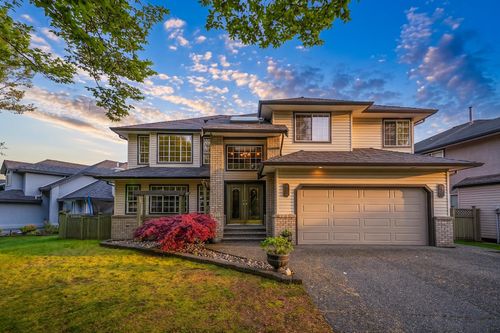 9256 203 St, Langley, BC, V1M2M7 | Card Image