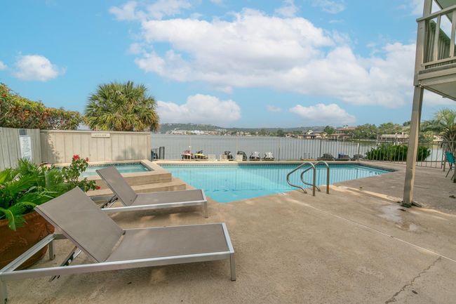 102 - 104 Cove E, Condo with 3 bedrooms, 2 bathrooms and null parking in Horseshoe Bay TX | Image 7