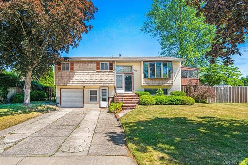105 Strauss Avenue, Brookhaven, NY, 11784 | Card Image